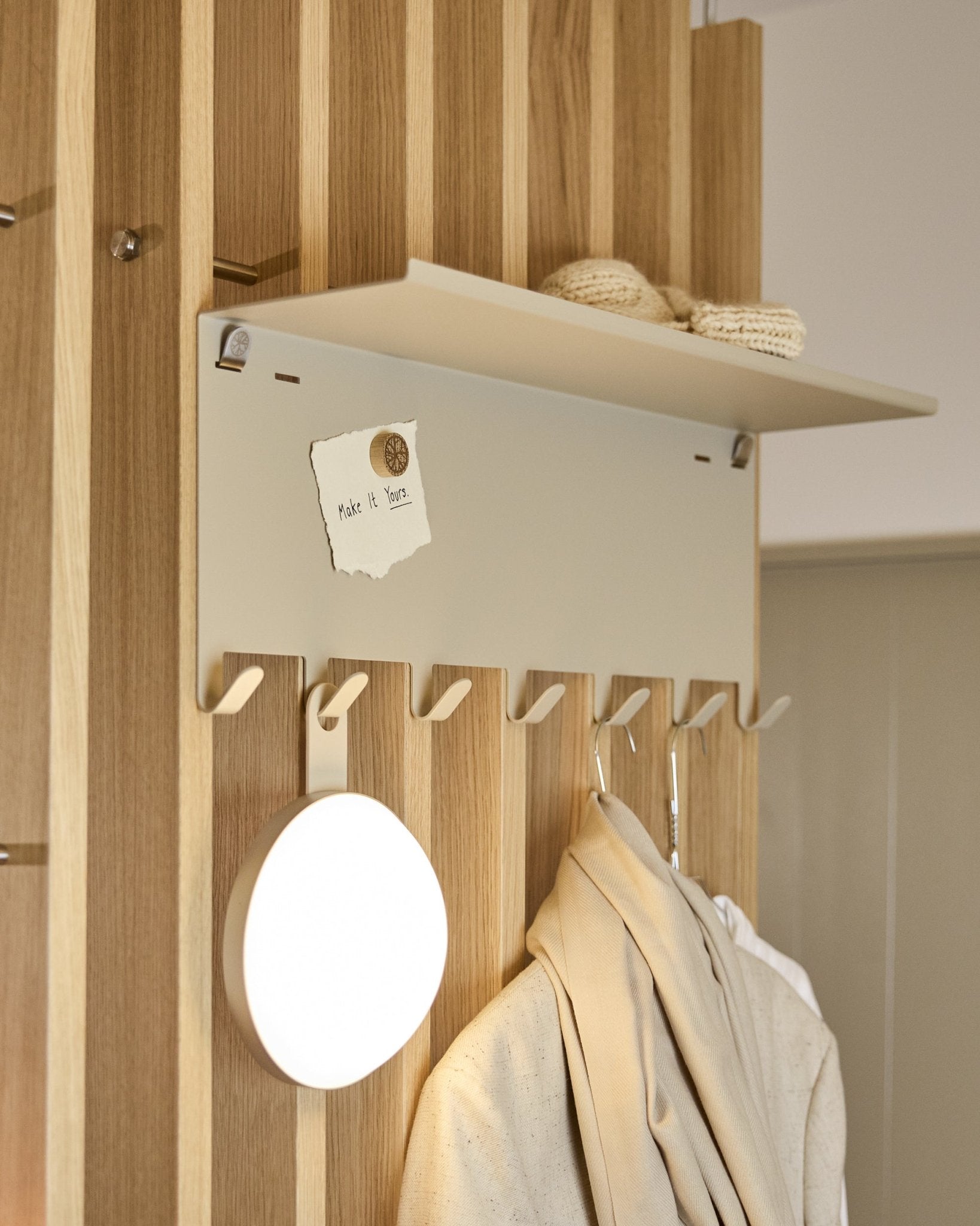 WoodUpp Nell | BM1 coat rack in beige (63.5 x 24 cm), with steel hooks and a shelf holding knitwear and a note reading embrace BM1.